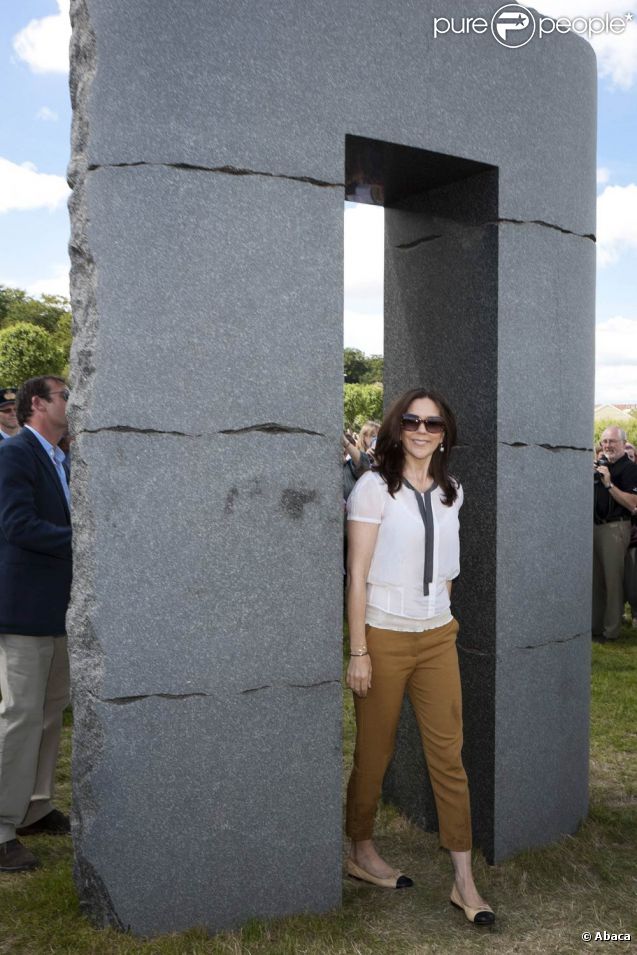 Le prince Frederik et la princesse Mary de Danemark inauguraient le 2 juin 2011 la seconde édition de l'exposition Sculpture en bord de mer, à Aarhus. Un parcours littoral artistique qui a rappelé à la princesse leur premier rendez-vous galant...