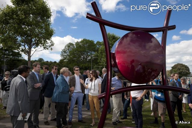 Le prince Frederik et la princesse Mary de Danemark inauguraient le 2 juin 2011 la seconde édition de l'exposition Sculpture en bord de mer, à Aarhus. Un parcours littoral artistique qui a rappelé à la princesse leur premier rendez-vous galant...