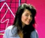 Tiffani Thiessen dans Sauvés par le gong et ses costumes mythiques.