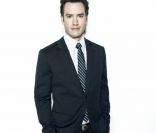 Mark-Paul Gosselaar a bien changé depuis Sauvés par le Gong !