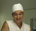 Mario Lopez, ici dans Nip Tuck, a bien changé depuis Sauvés par le Gong !