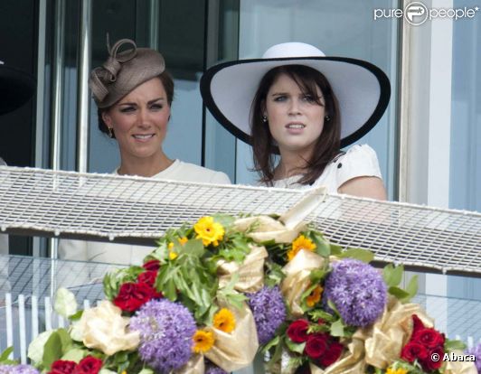 Kate et la princesse Eugenie, inséparables, au Derby d'Epsom, le 4 juin 2011.