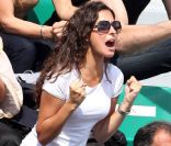 Francisca \'Xisca\' Perello, dimanche 5 juin 2011, vivait chacun des points de la finale de Roland-Garros par procuration, encourageant de tout son amour son champion chéri : Rafael Nadal. Et elle n\'a pas été déçue : l\'Espagnol s\'offre sa sixième Coupe des Mousquetaires.