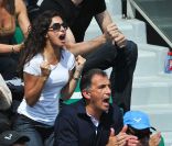  Dimanche 5 juin 2011, Rafael Nadal prenait encore l'ascendant sur son meilleur ennemi, Roger Federer, en finale de Roland-Garros, pour soulever sa sixième Coupe des Mousquetaires. Le tout sous les yeux de son clan au complet et de sa petite amie Xisca. 