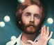 Andrew Gold, musicien multi-instrumentiste célèbre pour quelques hits (dont Lonely Boy ) et musiques de films ou de séries (comme le générique de Dingue de toi ), est mort le 3 juin 2011 à l'âge de 59 ans.