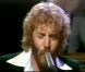 Andrew Gold, musicien multi-instrumentiste célèbre pour quelques hits (dont Lonely Boy ) et musiques de films ou de séries (comme le générique de Dingue de toi ), est mort le 3 juin 2011 à l'âge de 59 ans.