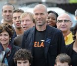  Zinedine Zidane lors du 4e Prix de l'Ambassadeur ELA au musée du Quai Branly à Paris le 8 juin 2011 