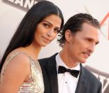 Camila Alves et Matthew McConaughey à l\'occasion du Lifetime Achievement Award en hommage à Morgan Freeman, dans le cadre du 39e AFI, aux studios de Sony Pictures, à Los Angeles, le 9 juin 2011.