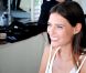 Bianca Balti en coulisses du défilé Chanel Croisière.  