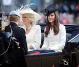 lors du Trooping the colour, célébration de l'anniversaire de la reine Elizabeth II, Kate et Camilla le 11 juin 2011 à Londres