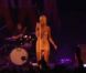 Taylor Momsen - Light Me Up , live au Trianon à Paris, le 8 juin 2011.