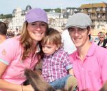 Sophie Thalmann, Christophe Soumillon et leur petit Micah, en août 2010.<br />