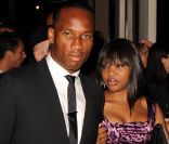 Après s'être unis religieusement quelques années auparavant, Didier Drogba et sa compagne Lalla Diakité, déjà parents de trois enfants, se sont mariés le week-end du 11 juin 2011 à Monaco. Photo : en septembre 2010, lors de la Fashion Week londonienne. 