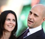 Mark Strong et sa femme à l'avant-première de  Green Lantern  au Grauman's Chinese Theatre de Los Angeles, le 15 juin 2011.