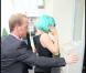 Lady Gaga tâche de se faire discrète à son arrivée à l'aéroport du Bourget, le 16 juin 2011.