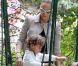 Jennifer Lopez entourée de ses enfants s'est amusée comme une folle au Parc Monceau à Paris le 16 juin 2011 