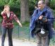  Guadalupe, la maman de Jennifer Lopez s'est amusée comme une folle avec un pistolet à eau au Parc Monceau à Paris le 16 juin 2011 