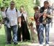 Jennifer Lopez entourée de ses enfants s'est amusée comme une folle au Parc Monceau à Paris le 16 juin 2011 