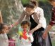 Jennifer Lopez entourée de ses enfants s'est amusée comme une folle au Parc Monceau à Paris le 16 juin 2011 
