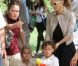 Jennifer Lopez entourée de ses enfants s'est amusée comme une folle au Parc Monceau à Paris le 16 juin 2011 