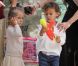 Jennifer Lopez entourée de ses enfants s'est amusée comme une folle au Parc Monceau à Paris le 16 juin 2011 