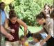 Jennifer Lopez entourée de ses enfants s'est amusée comme une folle au Parc Monceau à Paris le 16 juin 2011 