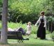 Jennifer Lopez et ses jumeaux Emme et Max au Parc Monceau à Paris le 16 juin 2011