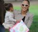 Jennifer Lopez et ses jumeaux Emme et Max au Parc Monceau à Paris le 16 juin 2011