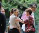 Jennifer Lopez et ses jumeaux Emme et Max au Parc Monceau à Paris le 16 juin 2011