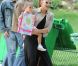Jennifer Lopez et ses jumeaux Emme et Max au Parc Monceau à Paris le 16 juin 2011