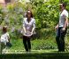 Jessica Alba s'amuse comme une folle au parc avec Cash Warren et Honor. Los Angeles, 18 juin 2011 