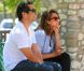   Jessica Alba s'amuse avec son mari Cash Warren et sa petite Honor. Los Angeles, 18 juin 2011  