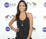 <p>Rosario Dawson est éblouissante dans sa combinaison noire lors de la soirée Nivea organisée autour d\'une piscine à Bel Air ! Los Angeles, 18 juin 2011</p>