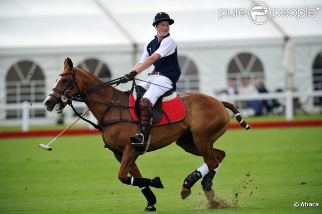 Le prince Harry lors d'un match de polo caritatif, le dimanche 19 juin 2011.