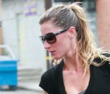 Gisele Bündchen à la sortie de sa salle de sports le 22 juin 2011 