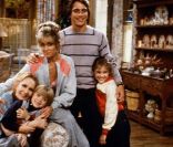 <p>Katherine Helmond, Danny Pintauro, Judith Light, Tony Danza et Alyssa Milano dans <em>Madame est servie</em>. 1984/1992.</p>
<p>&nbsp;</p>
<p>&nbsp;</p>