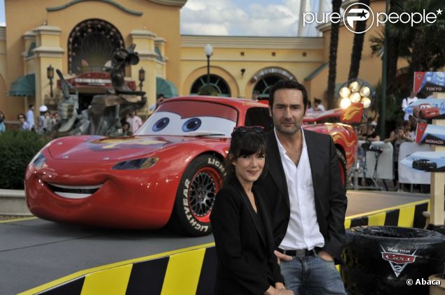 Gilles Lellouche et Mélanie Doutey lors de l'avant-première de  Cars 2 , à Disneyland Paris, le 25 juin 2011.