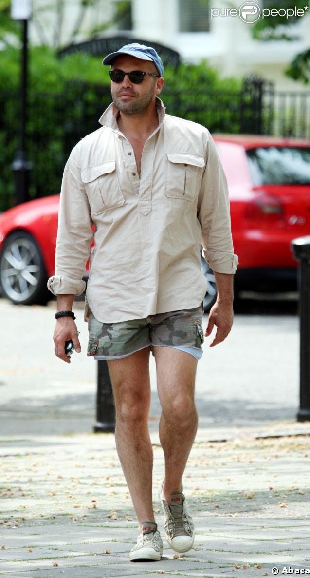 Billy Zane tout sourire dans les rues de Londres
