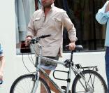 Billy Zane tout sourire dans les rues de Londres