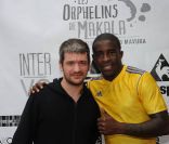 Grégoire et Rio Mavuba lors d'un match de charité organisé dans le cadre des 24h à Makala, en juin 2011.