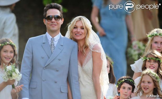 Kate Moss s'est mariée ! La brindille vient de dire oui à Jamie Hince à l'église de Cotswolds en Angleterre. Le 1e juillet 2011