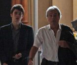 Alain Delon sort du bureau de la juge des affaires familiales en compagnie de son fils Alain-Fabien, dont il a obtenu la garde. Septembre 2010. Photos exclusives.