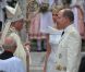 Après la cérémonie religieuse célébrée dans la cour d'honneur du palais princier, samedi 2 juillet 2011, le prince Albert de Monaco et la princesse Charlene se rendaient à l'église Sainte-Dévote à bord d'une Lexus hybride décapotable pour que la mariée y dépose son bouquet, comme la princesse Grace 55 ans avant elle.