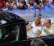 Après la cérémonie religieuse célébrée dans la cour d'honneur du palais princier, samedi 2 juillet 2011, le prince Albert de Monaco et la princesse Charlene se rendaient à l'église Sainte-Dévote à bord d'une Lexus hybride décapotable pour que la mariée y dépose son bouquet, comme la princesse Grace 55 ans avant elle.