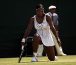 Défaite par Marion Bartoli en huitième de finale à Wimbledon en juin 2011 un an après y avoir triomphé, Serena Williams loupe son come-back et plonge de 150 places au classement mondial.