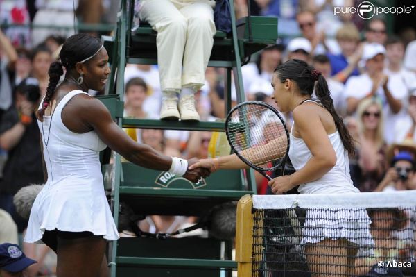 Défaite par Marion Bartoli en huitième de finale à Wimbledon en juin 2011 un an après y avoir triomphé, Serena Williams loupe son come-back et plonge de 150 places au classement mondial.