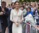  Une petite robe Sarah Burton pour Alexander McQueen, et voilà comment Kate Middleton rime de plus en plus avec icône. 
 Le prince William et la duchesse Catherine de Cambridge poursuivaient  leur Royal Tour 2011 du Canada lundi 4 juillet 2011 du côté de l'Île du  Prince Edouard. 
