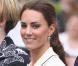  Une petite robe Sarah Burton pour Alexander McQueen, et voilà comment Kate Middleton rime de plus en plus avec icône. 
 Le prince William et la duchesse Catherine de Cambridge poursuivaient  leur Royal Tour 2011 du Canada lundi 4 juillet 2011 du côté de l'Île du  Prince Edouard. 