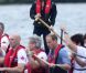  Malgré sa belle prestation, Kate Middleton a dû se résoudre à voir l'équopage de son mari le prince William remporter la course de bateau-dragon sur le lac Davay. 
 Le prince William et la duchesse Catherine de Cambridge poursuivaient  leur Royal Tour 2011 du Canada lundi 4 juillet 2011 du côté de l'Île du  Prince Edouard. 