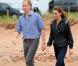  Un duel à la pagaie, des câlins et des regards complices : William et Kate ont adoré leur journée dans la grisaille à l'île du prince Edward. 
 Le prince William et la duchesse Catherine de Cambridge poursuivaient  leur Royal Tour 2011 du Canada lundi 4 juillet 2011 du côté de l'Île du  Prince Edouard. 